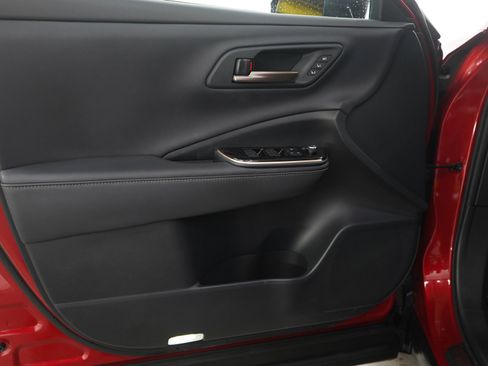 Used 2025 Toyota Crown Signia XLE image 19