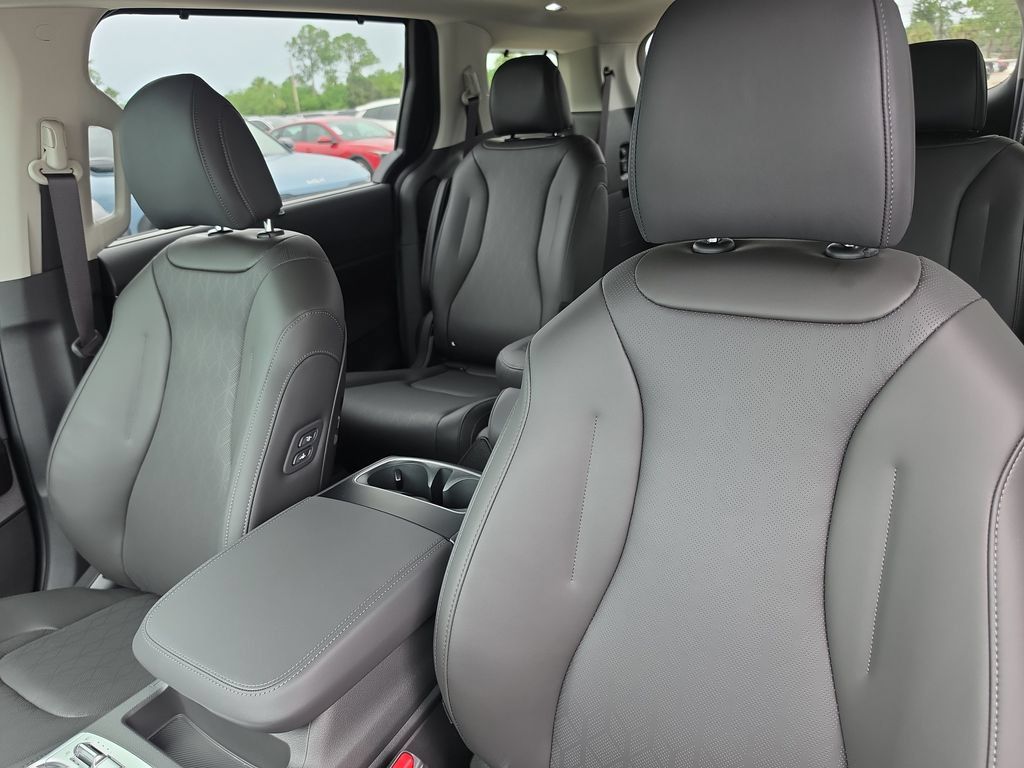 New 2026 Kia Carnival SX w/ SX Dark Edition Package FWD image 22
