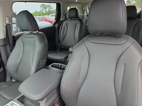 New 2026 Kia Carnival SX w/ SX Dark Edition Package FWD image 22