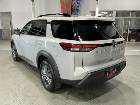 Used 2025 Nissan Pathfinder SV image 32