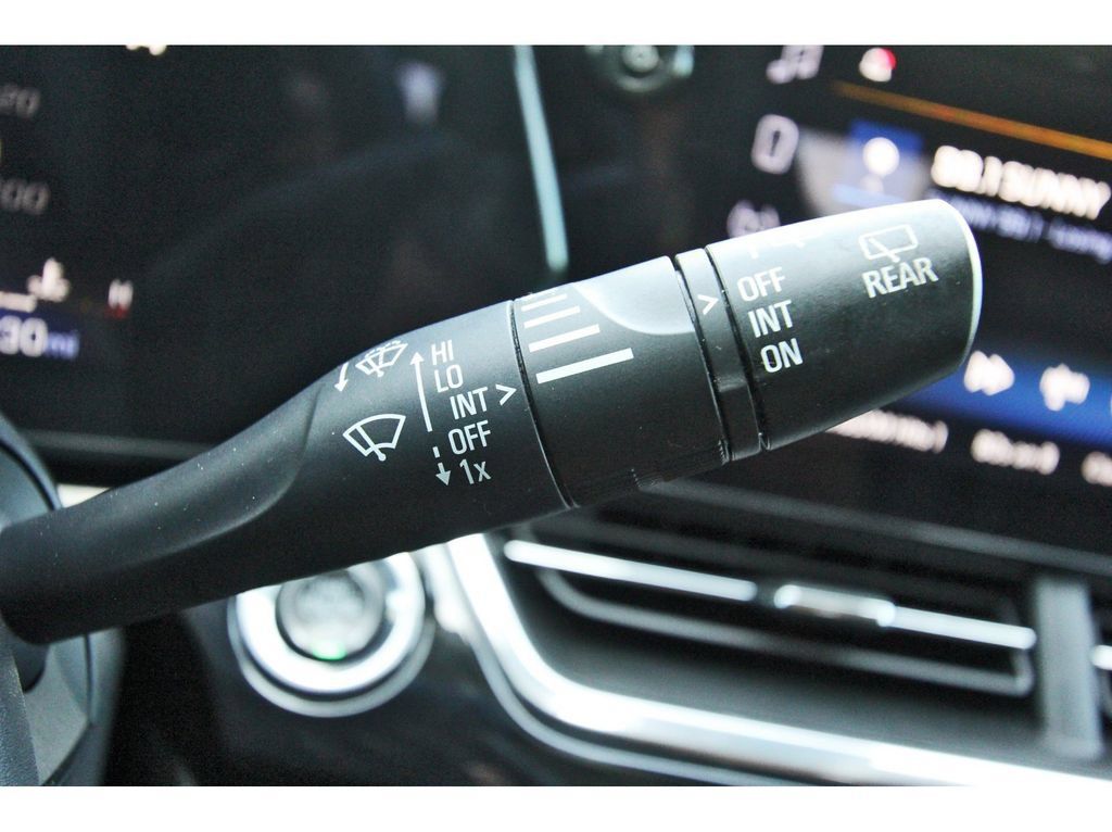 Used 2025 Chevrolet Trax ACTIV w/ Sunroof Package FWD image 18