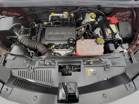 Used 2021 Chevrolet Trax LT w/ Premium Seat Package image 9