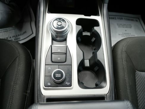 Used 2023 Ford Explorer XLT AWD/4WD image 17