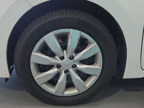 Used 2016 Toyota Corolla LE FWD image 14