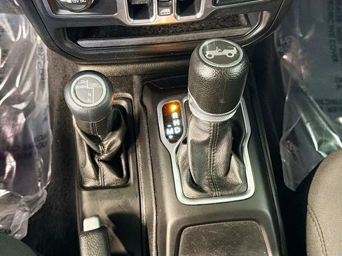Used 2018 Jeep Wrangler Unlimited Sport S AWD/4WD image 17