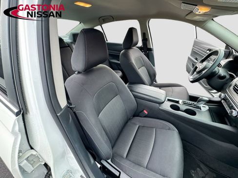 Used 2025 Nissan Altima 2.5 SV FWD image 35