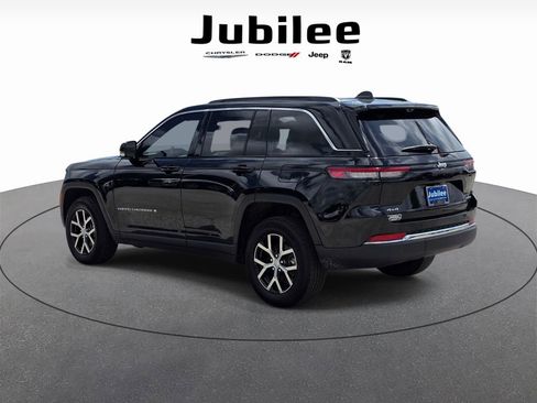 Used 2025 Jeep Grand Cherokee Limited w/ Luxury Tech Group II image 4