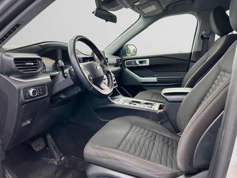 Used 2020 Ford Explorer XLT AWD/4WD image 10