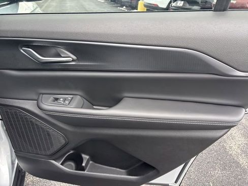 New 2025 Jeep Grand Cherokee L Altitude image 13