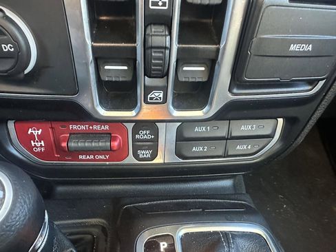 Used 2024 Jeep Wrangler Rubicon image 28