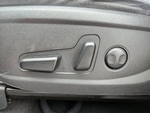 Used 2022 Hyundai Santa Fe SEL w/ Convenience Package FWD image 11