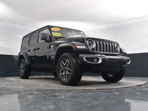 Used 2024 Jeep Wrangler Unlimited Sahara AWD/4WD image 37