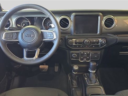 Used 2023 Jeep Gladiator Overland image 3