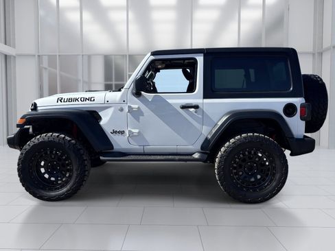 Used 2020 Jeep Wrangler Sport AWD/4WD image 3