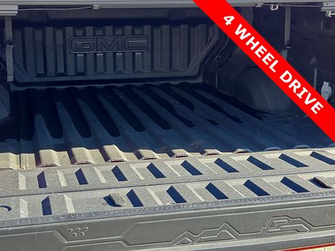 Used 2024 GMC Canyon AT4 w/ Technology Package image 9