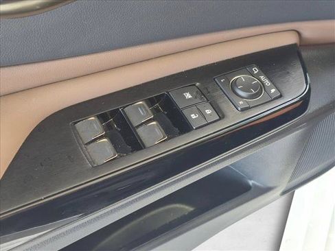Used 2025 Lexus ES 350 w/ Premium Package FWD image 11