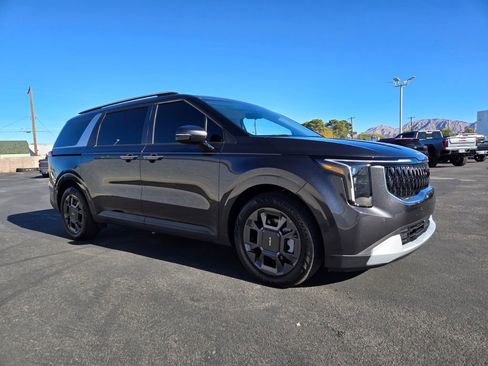 Used 2025 Kia Carnival EX image 1