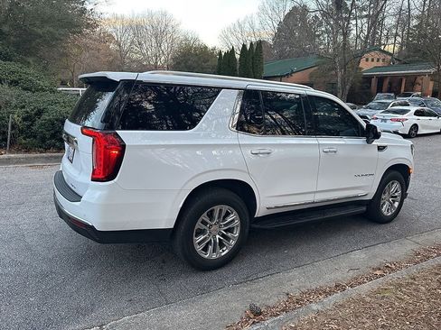 Used 2022 GMC Yukon SLT image 3