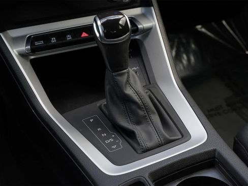 Used 2025 Audi Q3 2.0T Premium image 15