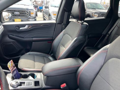 Used 2024 Ford Escape ST-Line Select w/ Tech Pack #2 image 9