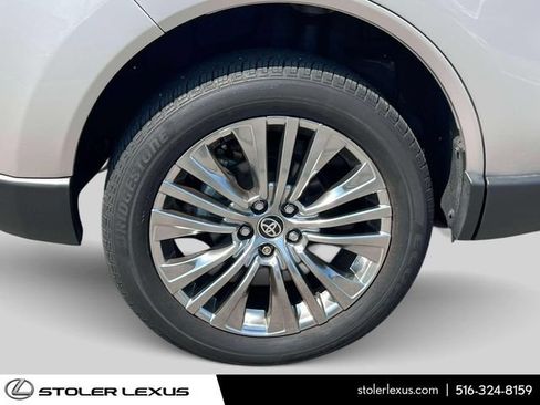 Used 2023 Toyota Venza Limited AWD/4WD image 8