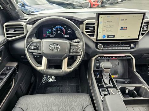 Used 2025 Toyota Tundra Limited AWD/4WD image 29