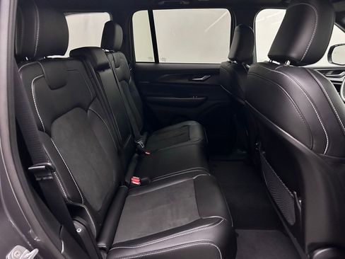 New 2025 Jeep Grand Cherokee Altitude image 15
