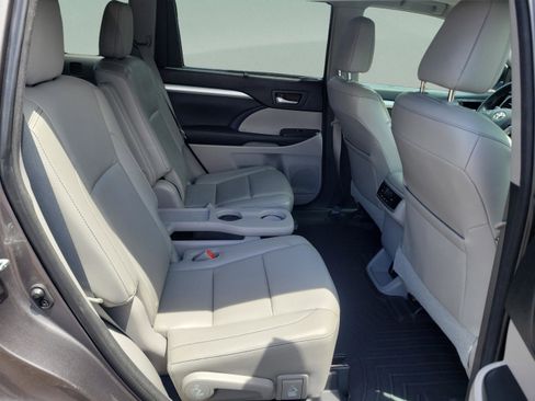 Used 2015 Toyota Highlander XLE FWD image 31