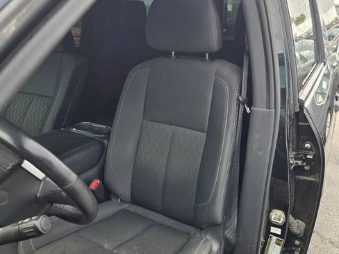Used 2019 Nissan Titan SV w/ SV Convenience Package AWD/4WD image 17