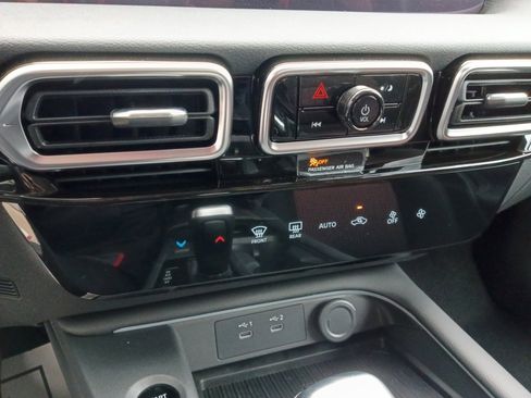 New 2026 Nissan Sentra SR w/ Floor Mat Package FWD image 17