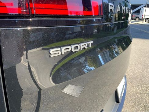 Used 2025 Land Rover Range Rover Sport image 9