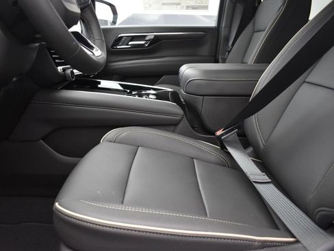 New 2025 Chevrolet Suburban Premier image 13