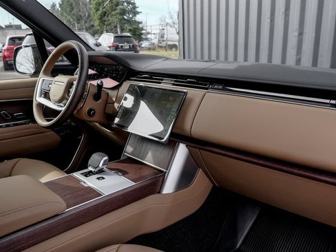 New 2026 Land Rover Range Rover Long Wheelbase SE AWD/4WD image 23