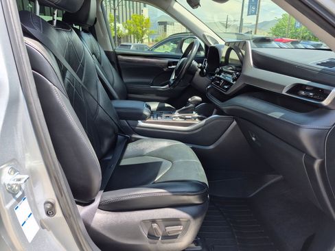 Used 2021 Toyota Highlander Platinum AWD/4WD image 31