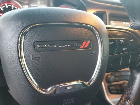 Used 2022 Dodge Challenger SXT image 30