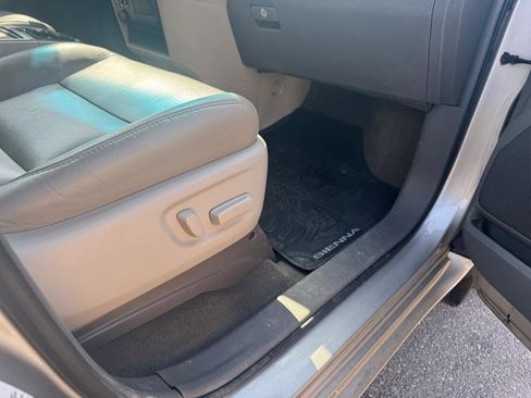 Used 2017 Toyota Sienna XLE image 39