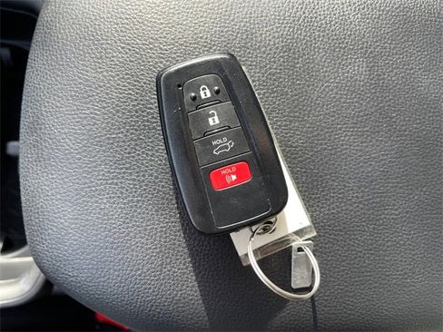 Used 2022 Toyota RAV4 XLE image 32