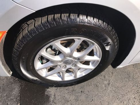 Used 2024 Chrysler Voyager LX image 10