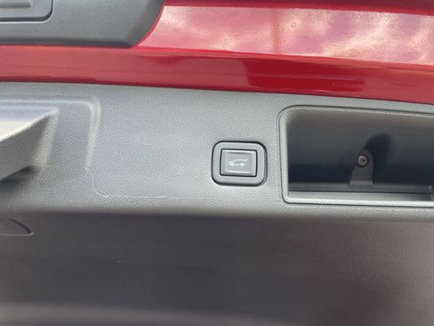 Used 2023 GMC Terrain SLT w/ Infotainment Package II AWD/4WD image 39