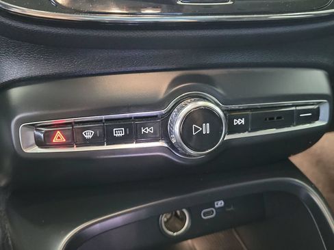 Certified 2026 Volvo XC40 B5 Plus AWD/4WD image 30