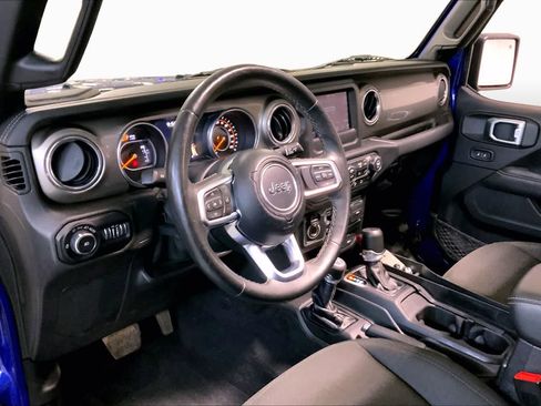 Used 2019 Jeep Wrangler Unlimited Sahara w/ Safety Group AWD/4WD image 17