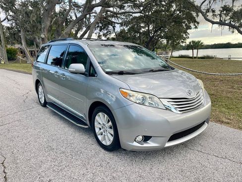 Used 2013 Toyota Sienna Limited image 4