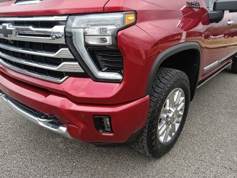 Used 2024 Chevrolet Silverado 2500 High Country w/ High Country Premium Package image 9