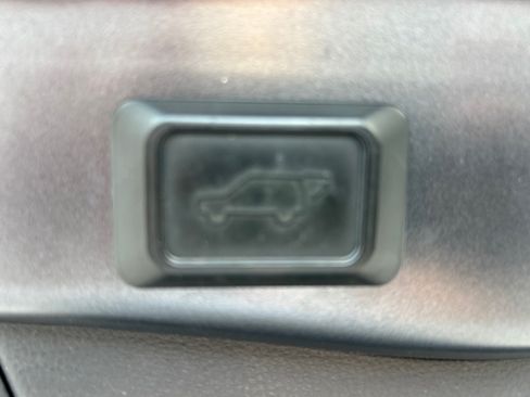 Used 2019 Toyota RAV4 Limited w/ Carpet Mat Package AWD/4WD image 15
