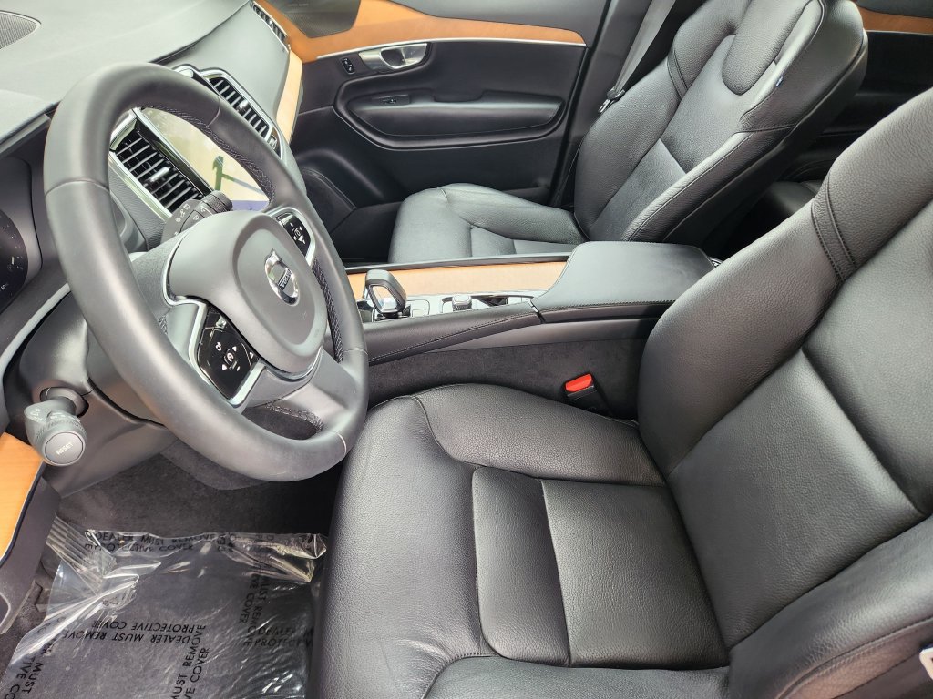 Used 2023 Volvo XC90 B5 Plus w/ Protection Package Premier AWD/4WD image 4