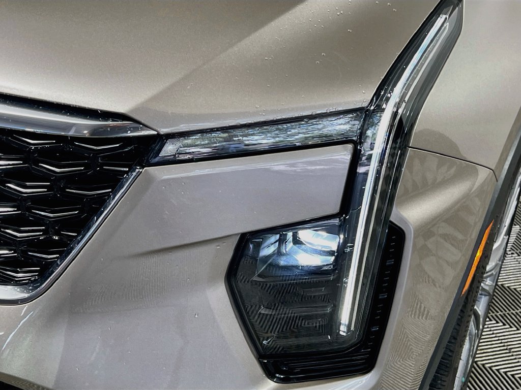 Used 2024 Cadillac XT4 Premium Luxury w/ Technology Package FWD image 9