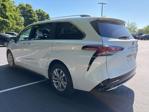 Used 2021 Toyota Sienna Limited FWD image 8