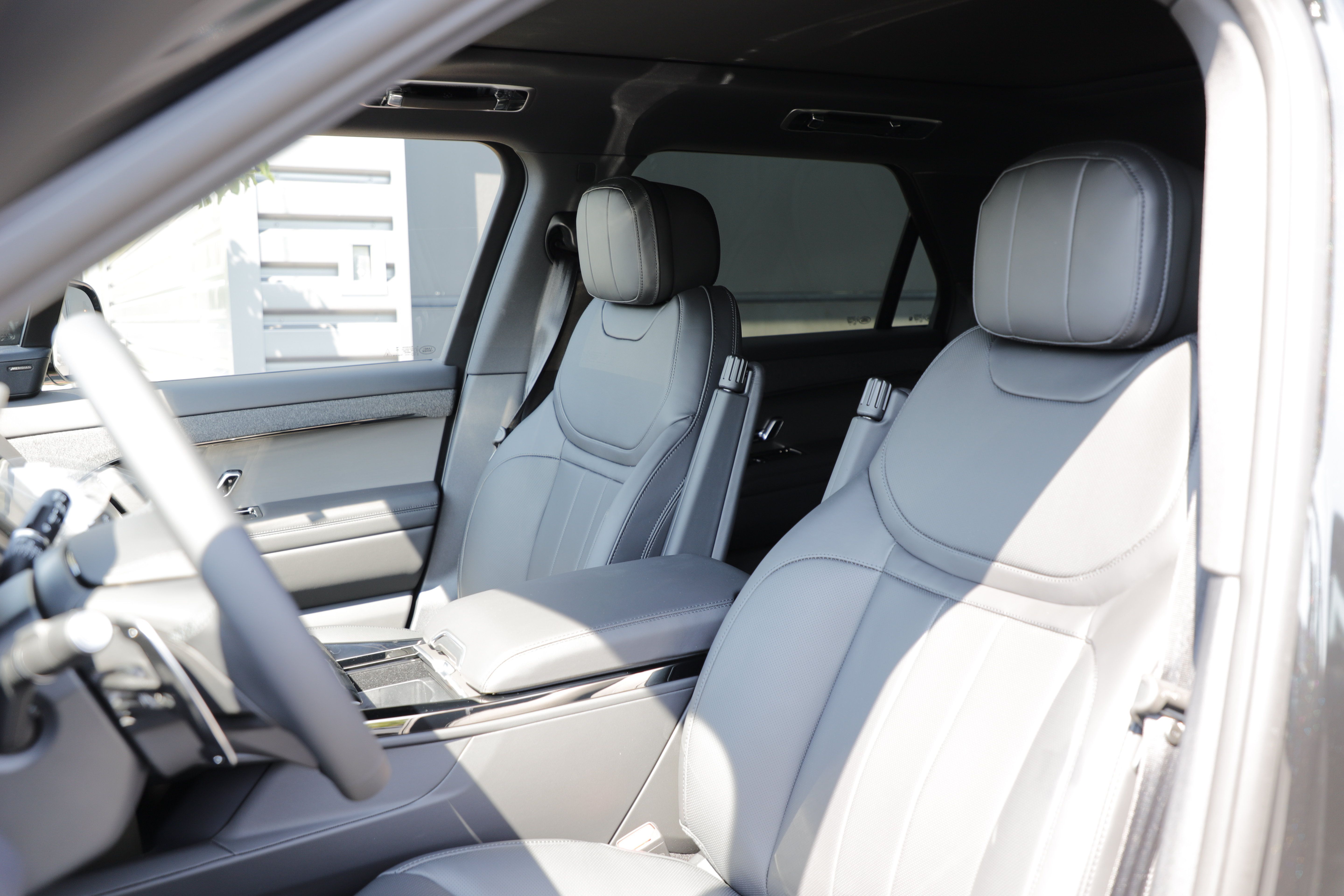 New 2026 Land Rover Range Rover Sport Dynamic SE AWD/4WD image 17