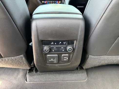 Used 2022 Buick Enclave Avenir w/ Avenir Technology Package AWD/4WD image 18