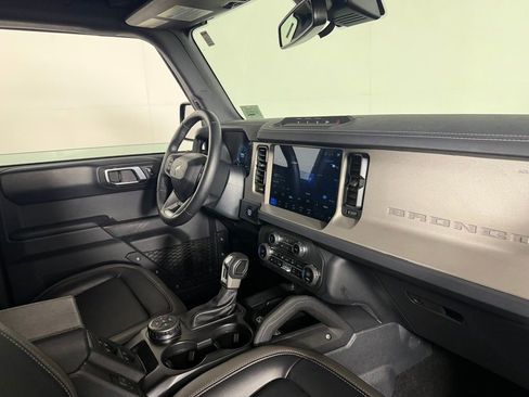 Used 2025 Ford Bronco Outer Banks w/ Sasquatch Package AWD/4WD image 34